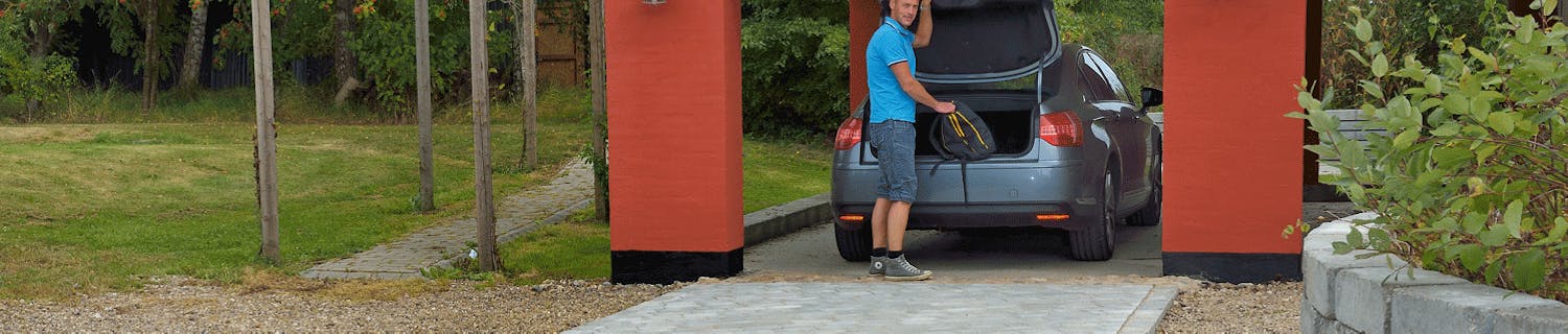 Stærk indkørsel af herregårdssten